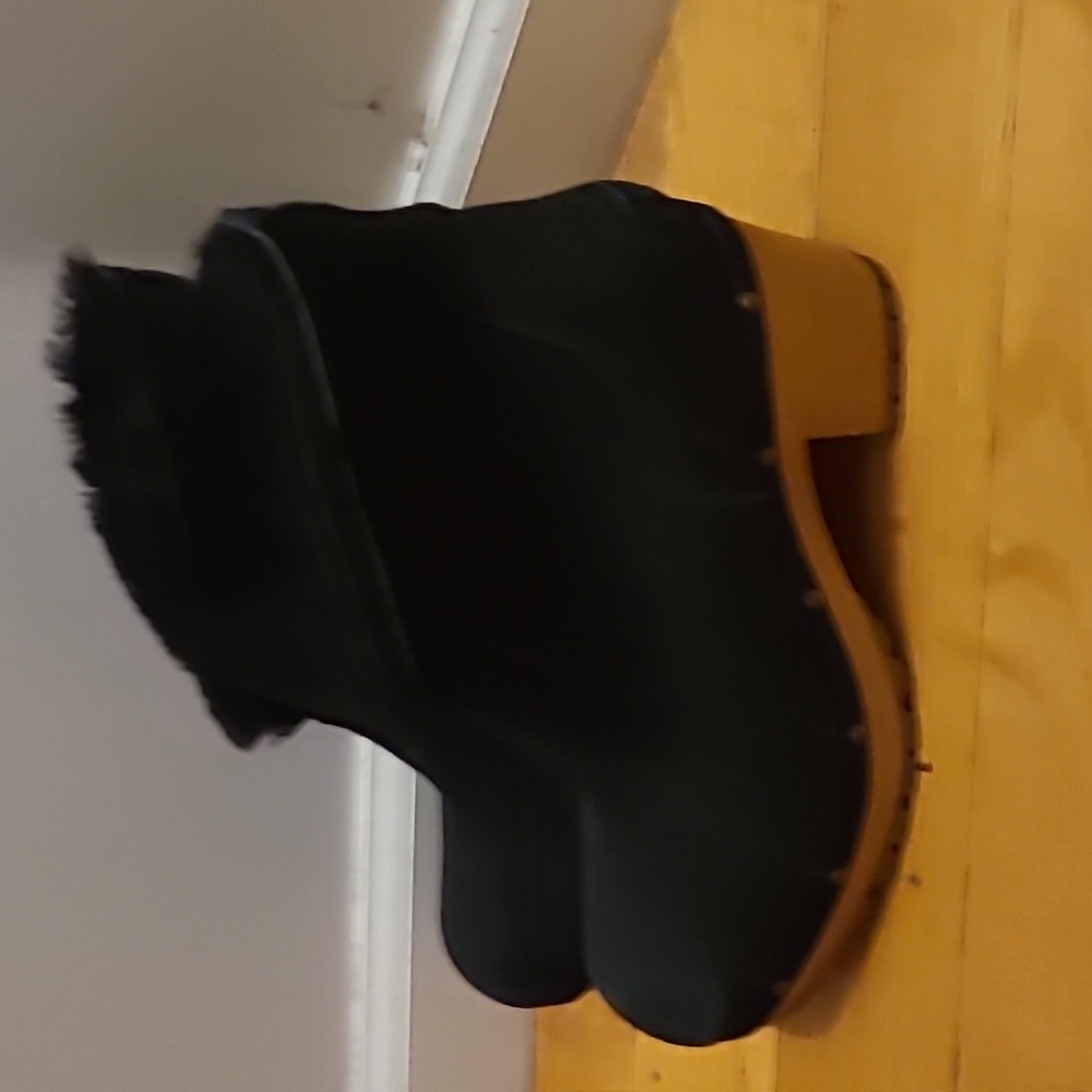 12 M Uggs Black Suede 'Thebes' Booties